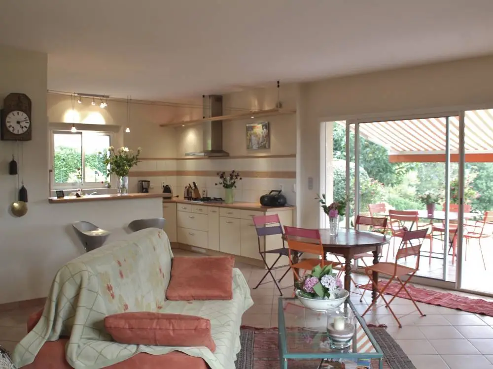 Salon avec cheminée